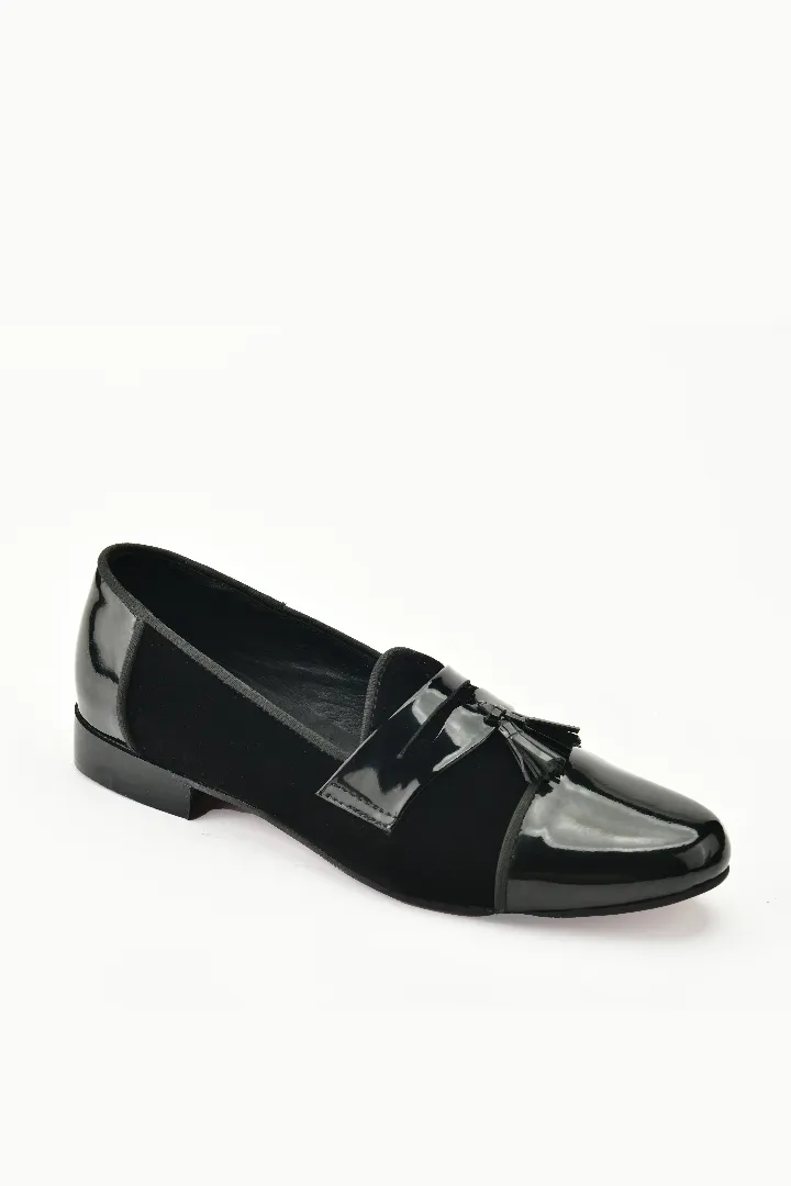 BLACK SHINNY TASSLE LOAFERS